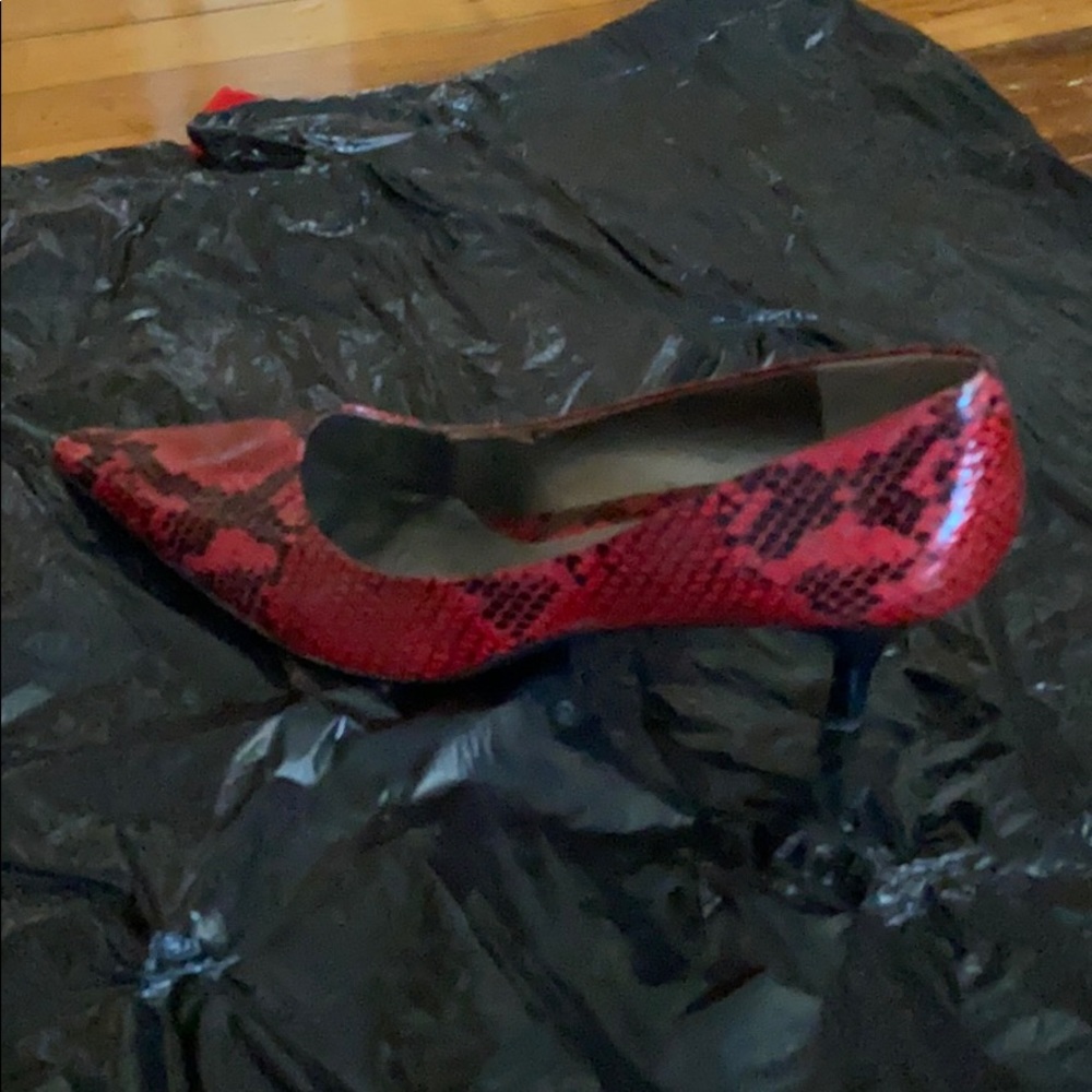 Shoes - Picture 2 of 4